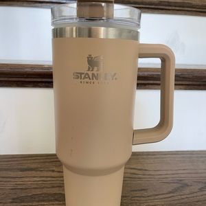 40oz Stanley Tumbler—DRIFTWOOD color.